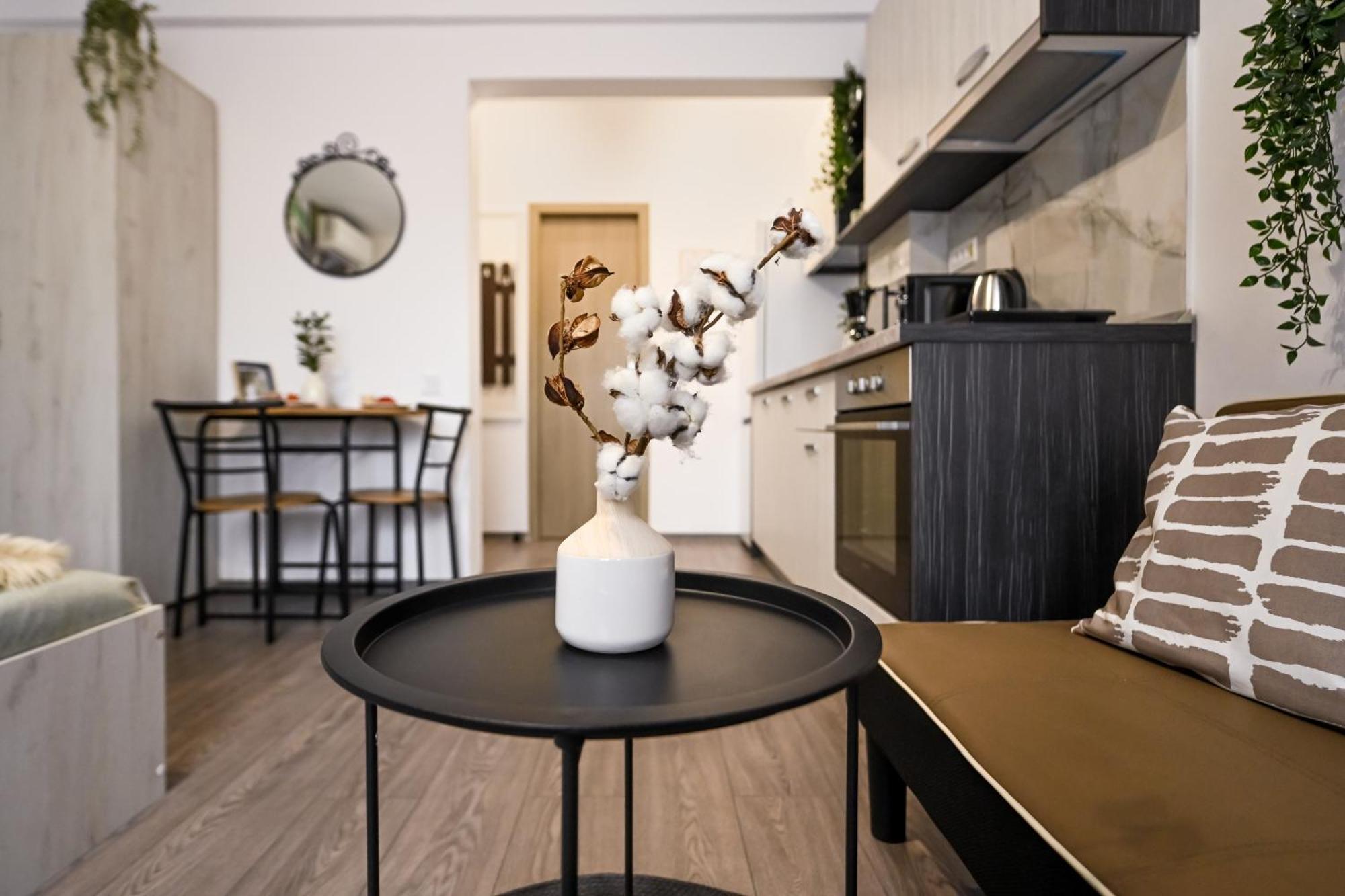 Old Town Charm - Modern & Comfortable Accommodation In The Heart Of The City 布加勒斯特 外观 照片